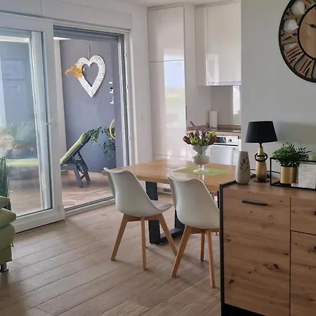 Apartment Maris Nin Exterior photo